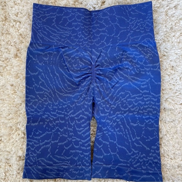 GYMSHARK Adapt Animal Seamless Cycling Shorts - Blue - Picture 2 of 9